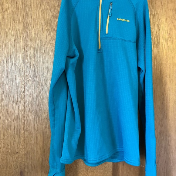Patagonia R1 size small - Picture 3 of 3